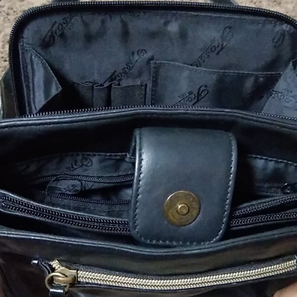 Vintage fossil crossbody bag. - Picture 6 of 17
